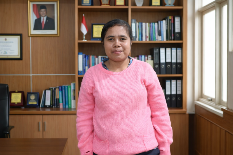 TRISNAYATI KASE, S.Pd.,Gr